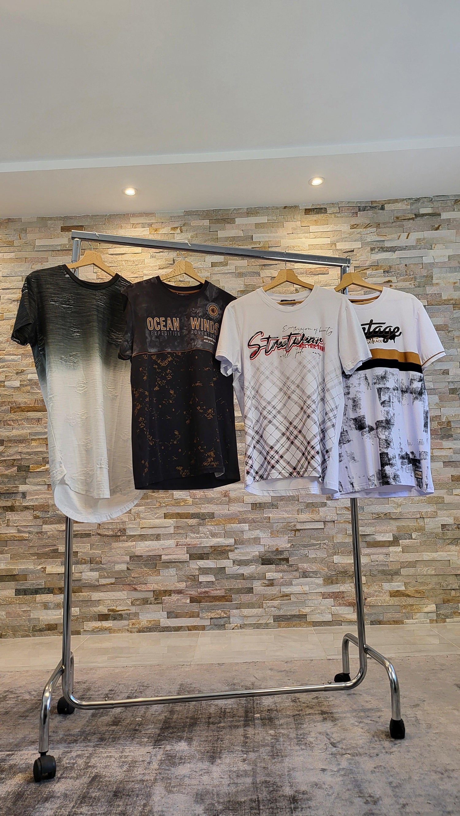 T-shirt CLUB JU / JOHN H  : L'art de la broderie